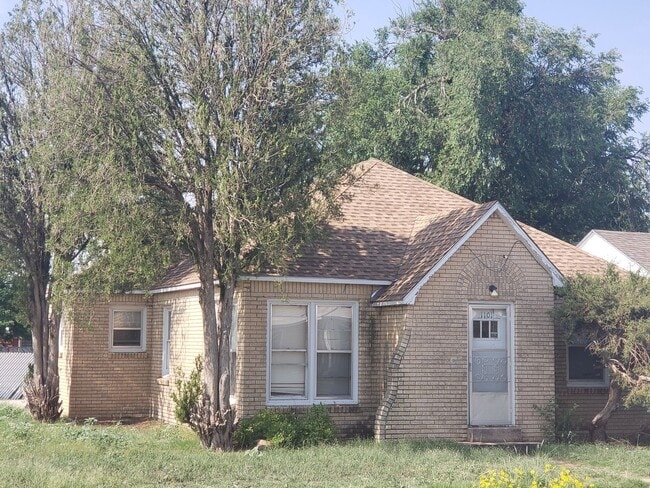 Building Photo - 1101 W University Dr