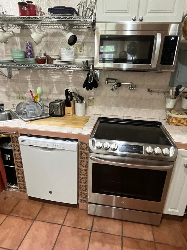 Building Photo - 520 Beacon St