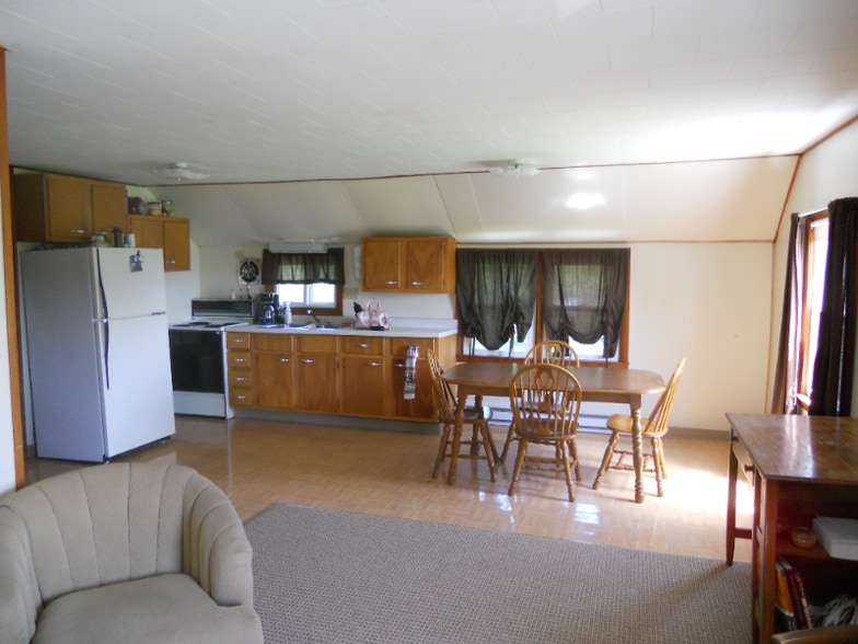 Building Photo - 7574 Lakeport Rd