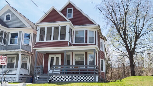 Building Photo - 664 Myrtle Ave