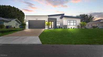 Building Photo - 1017 NE 4th Pl