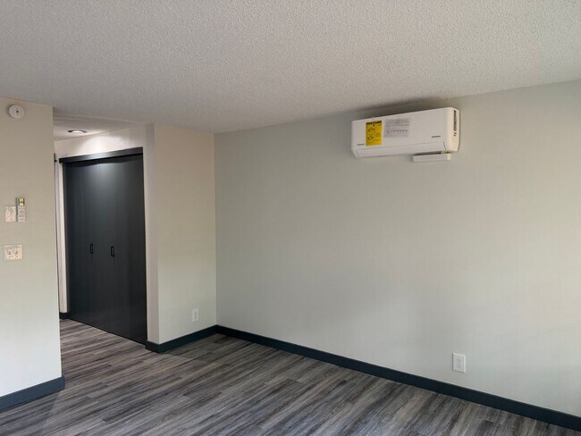 Building Photo - Beautifully updated 3 bedroom, 2 bath house in Eugene!