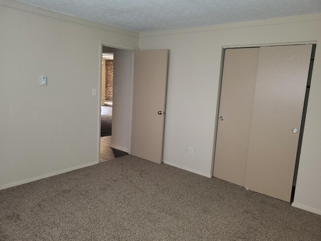 Building Photo - 20-32 Church St - 32-11