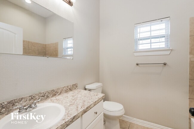Building Photo - 1633 Mockingbird Ln