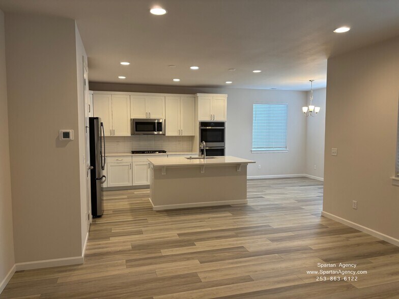 Building Photo - 15017 Tyee Dr E