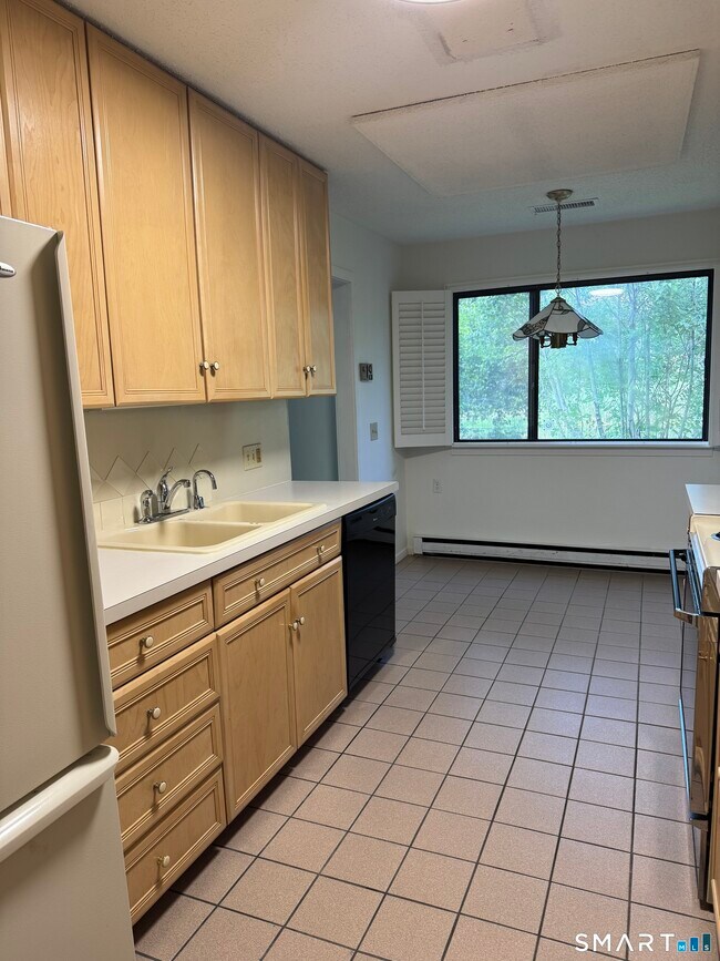 Building Photo - 491 Unit B Heritage Vlg