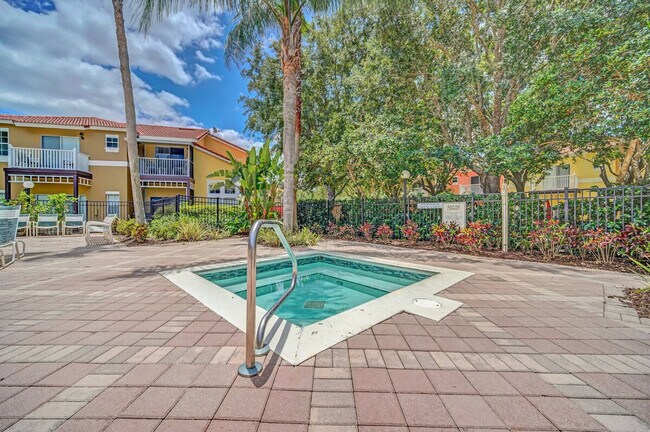 Building Photo - 8538 Sunrise Key Dr