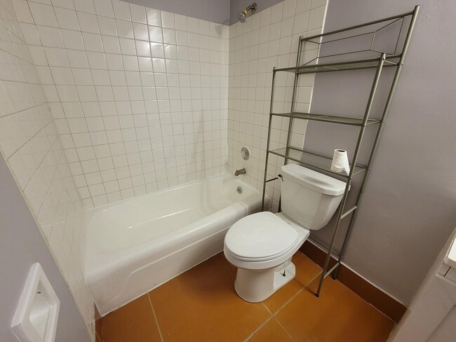 Building Photo - 850 E Old Willow Rd