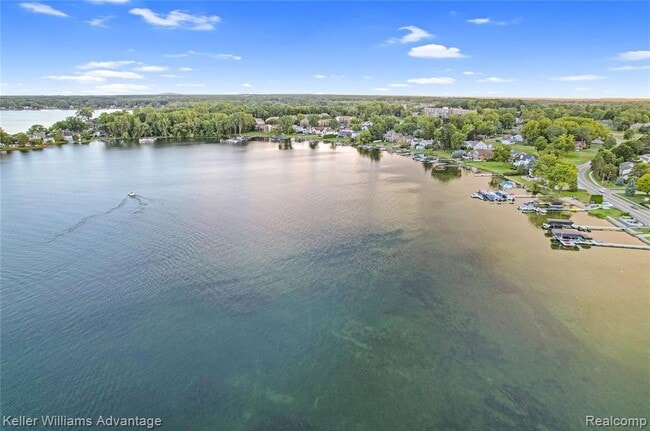 Building Photo - 855 S Pontiac Trail