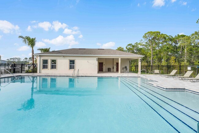 Building Photo - Fresh, modern & convenient 3Bedrooms/2.5Baths home in Daytona Beach!