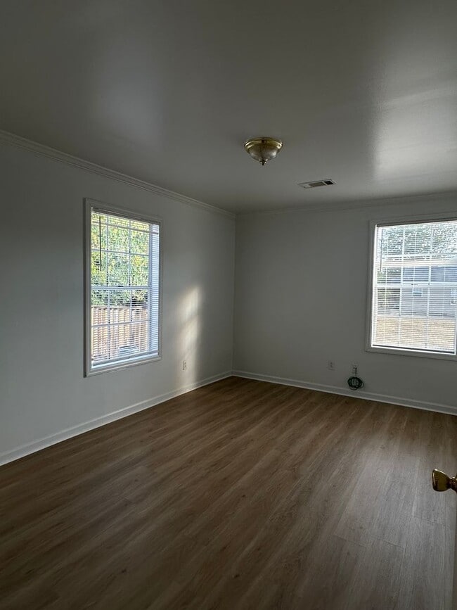 Building Photo - 3 Bedroom 2 Bath in East Tuscaloosa