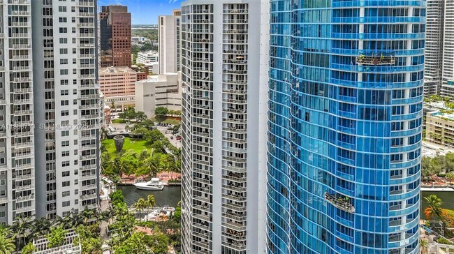 Building Photo - 333 Las Olas Way