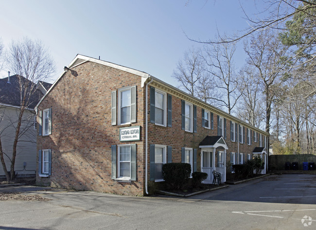 Building Photo - Lakewood Lots Duplex