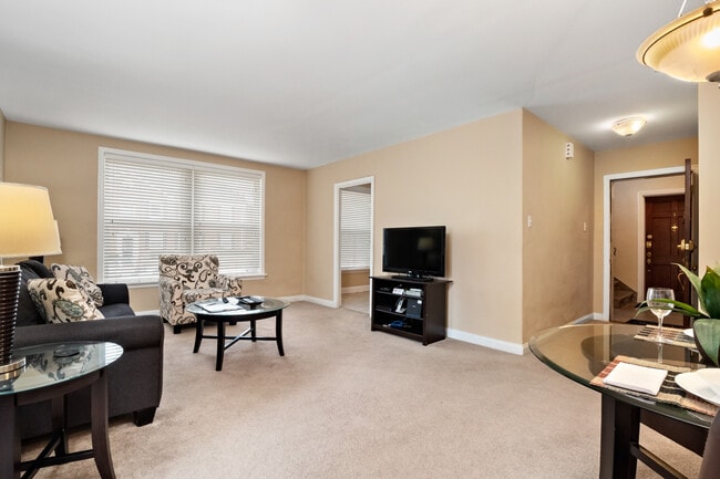 Primary Photo - 8110 Roxburgh Dr