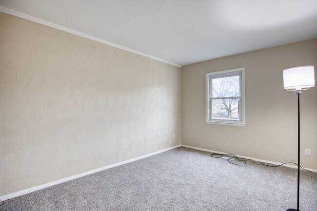 Building Photo - 5721 E Hastings Arch