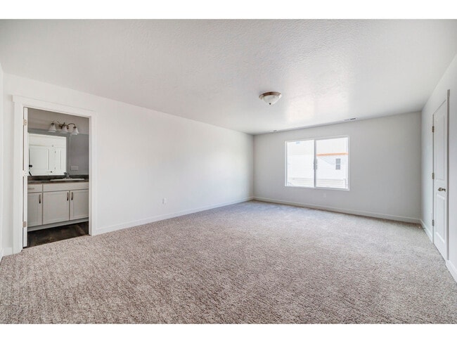 Building Photo - 539 W 1520 S