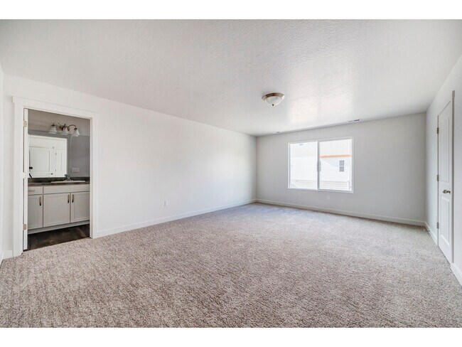 Building Photo - 543 W 1520 S