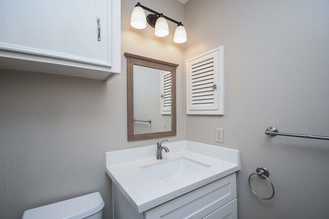 Building Photo - 13607 Elm Ct