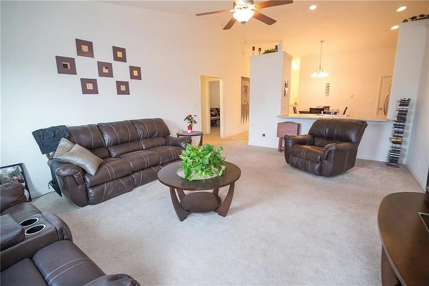 Building Photo - 2408 Maxwell Dr