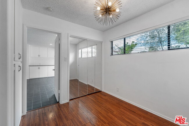 Building Photo - 927 N Edinburgh Ave