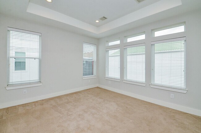 Building Photo - 5903 Val Verde St