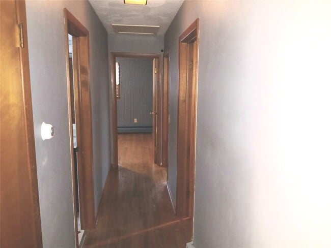 Building Photo - 5 Meadow Brook Ln