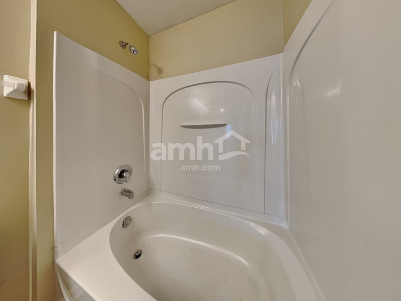 Building Photo - 182 Coyote Dr