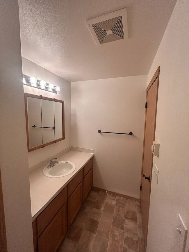 Building Photo - 218