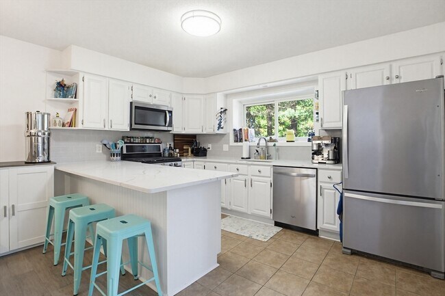 Building Photo - 49 Captain Eames Cir