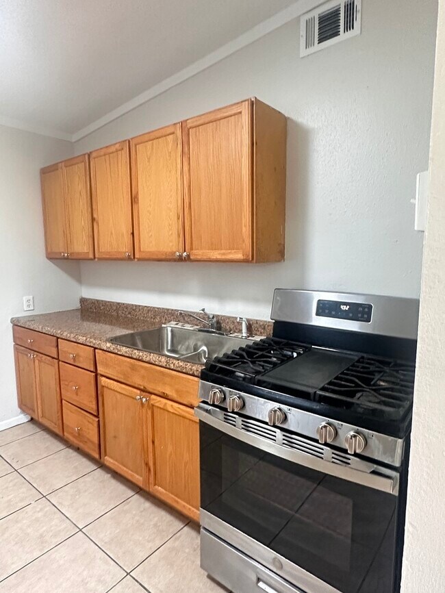Building Photo - 2/1 Energy Efficient Cottage in Cantonment