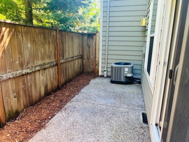 Building Photo - Charming, Air-Conditioned, 3-Bed, 2.5-Bath...