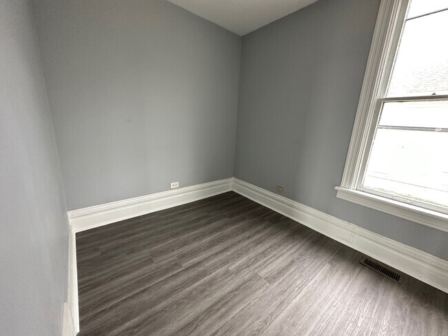 Building Photo - 809 Elk St