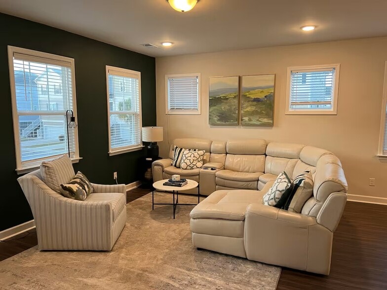 Family Room - 301 Lanyard St