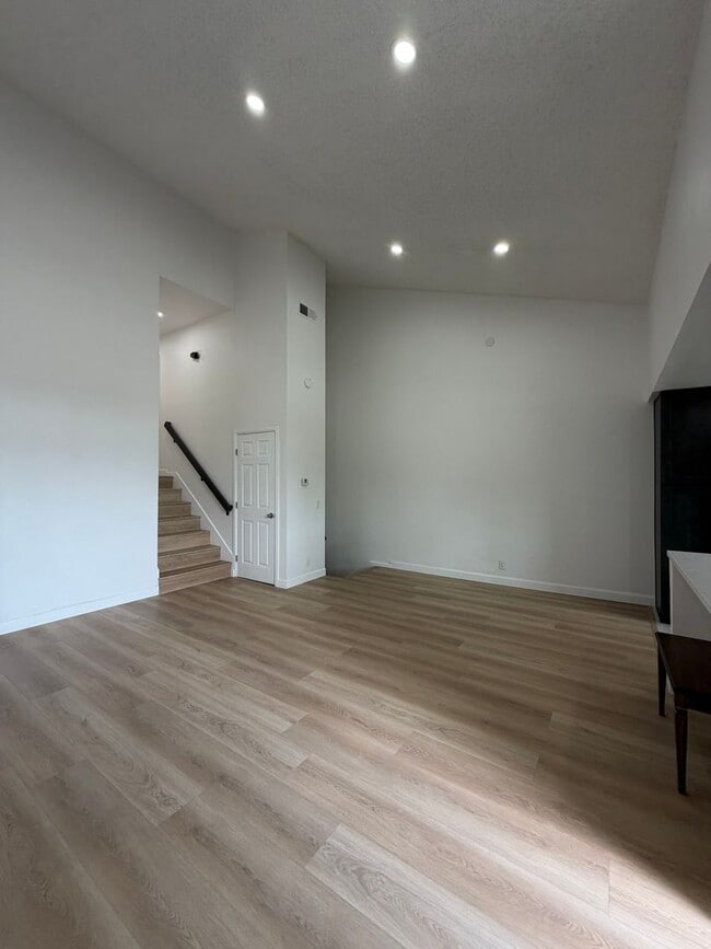 Building Photo - Townhome In Rosemead