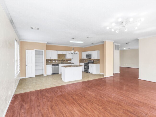 Building Photo - 14811 Stocklin Ct
