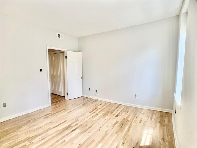 Building Photo - 155 14th St