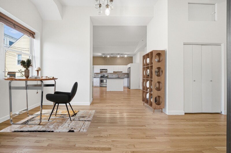 Building Photo - 156 Chelsea St