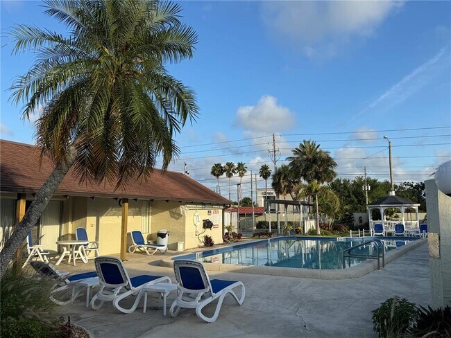 Building Photo - 1100 E Bay Dr