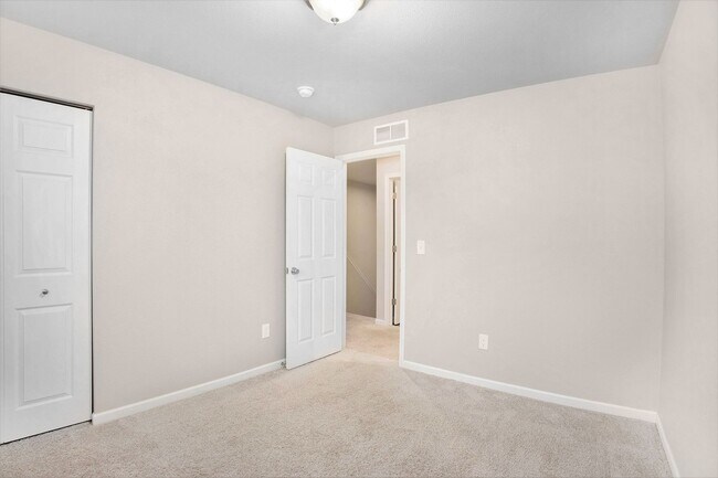 Building Photo - Immediate Occupancy Available!