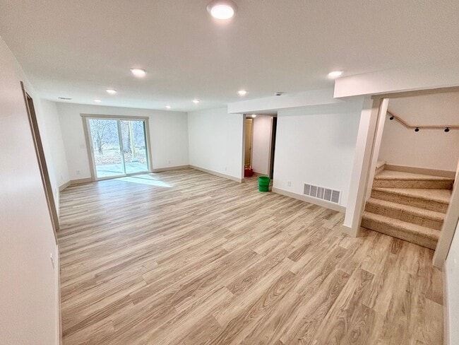 Building Photo - Newly Remodeled Home in the Heart of MHK!