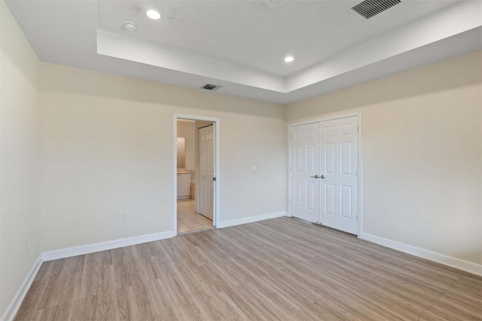 Building Photo - 6094 Live Oak Ct