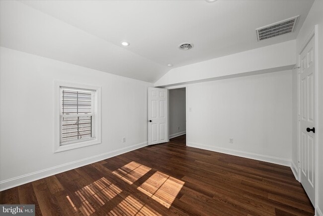 Building Photo - 117 E Monmouth St