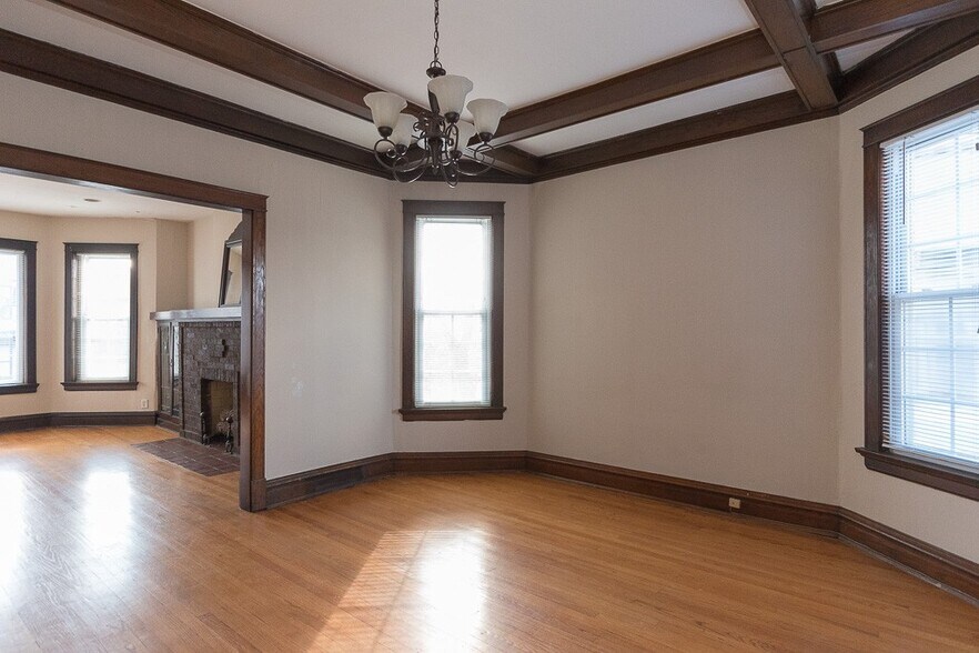 Building Photo - 1434 W Addison St