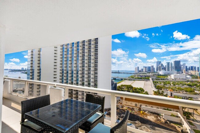 Building Photo - 1717 N Bayshore Dr