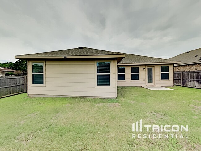 Building Photo - 1662 Pompano Beach Dr