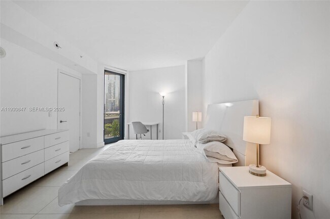 Building Photo - 1100 S Miami Ave