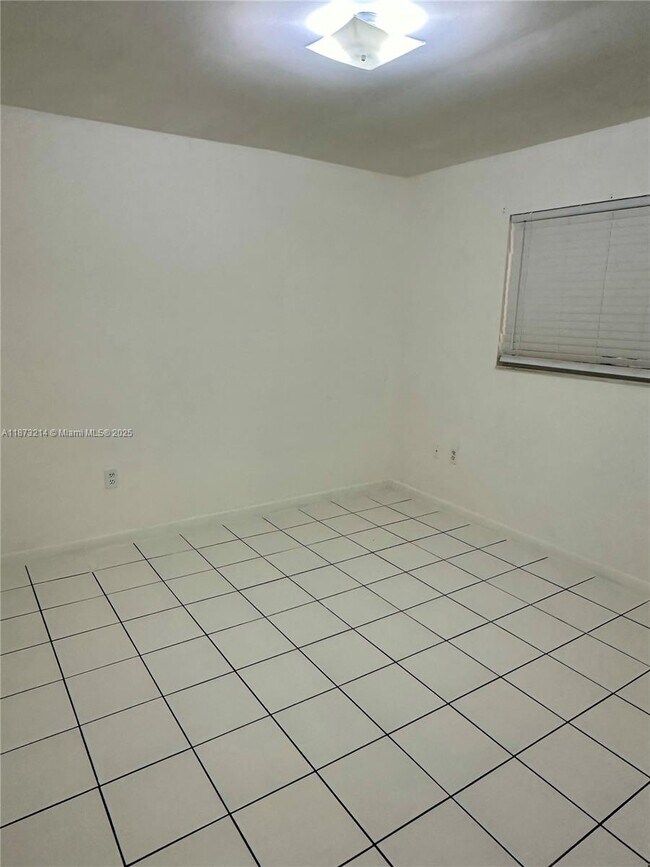 Building Photo - 3041 W 76th St