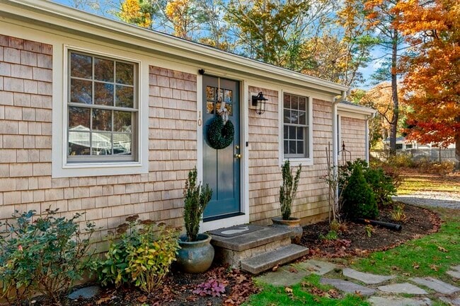 Building Photo - 10 Greenwood St