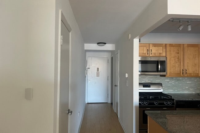 Building Photo - 222 W 14th St