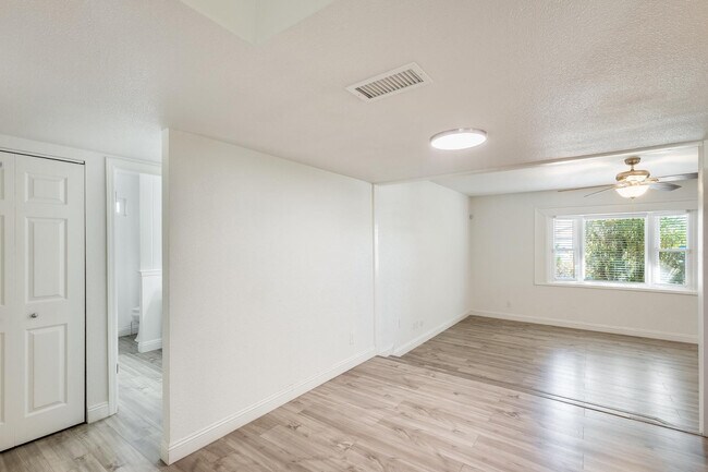 Building Photo - 5352 W Port Au Prince Ln